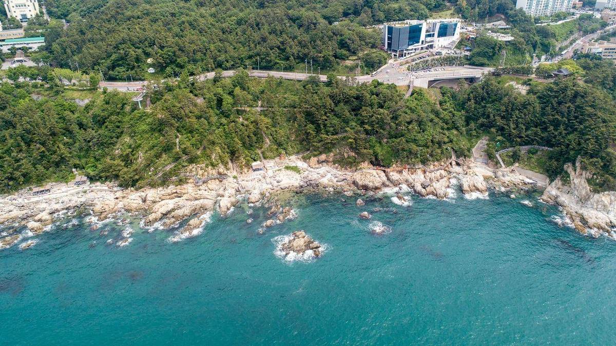 Follow the waves: Jeoryeong Coastal Walk